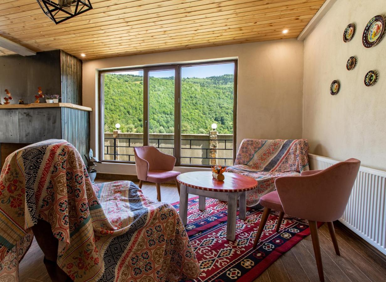 Anne'S Hotel In Местія Екстер'єр фото
