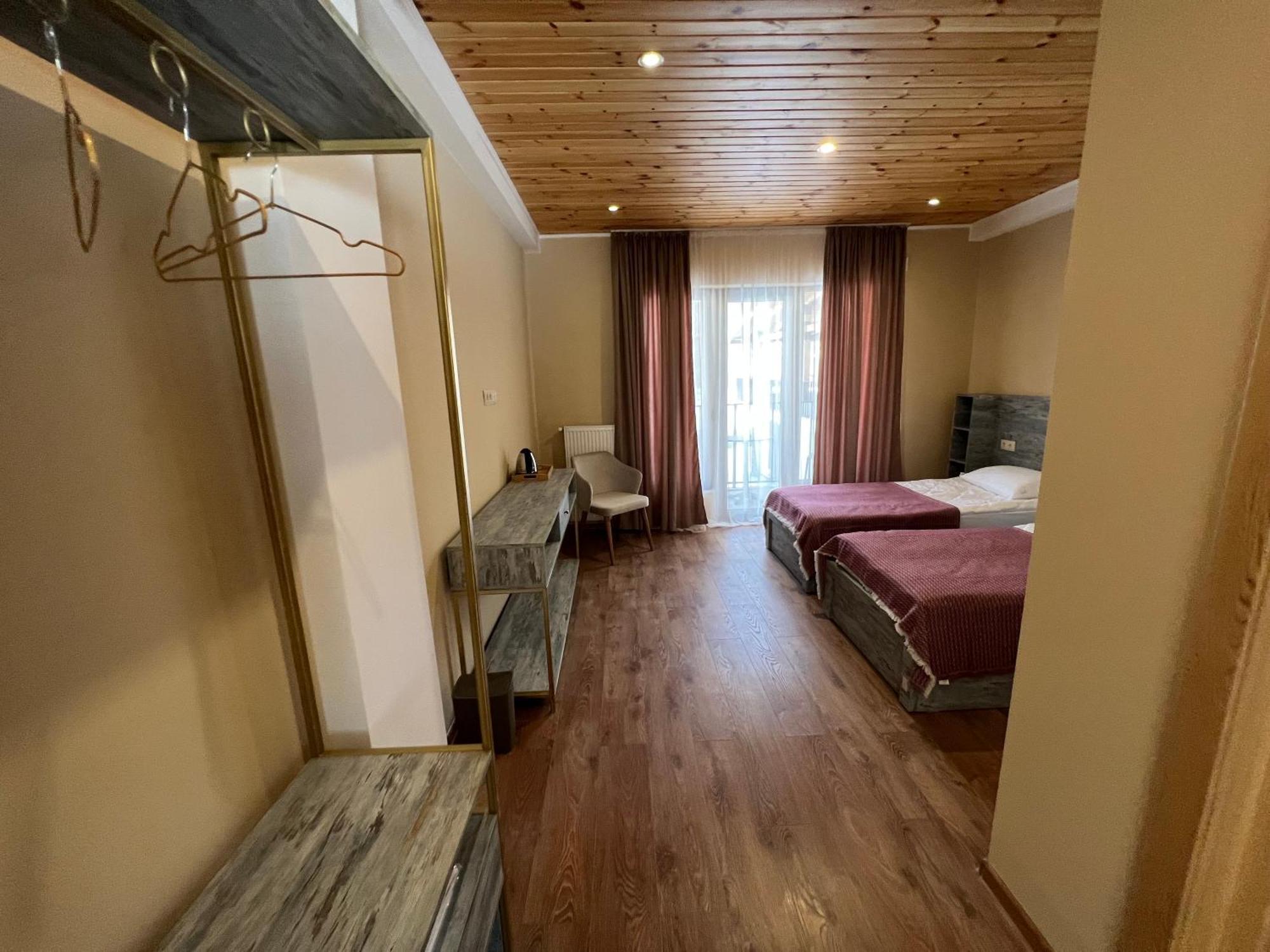 Anne'S Hotel In Местія Екстер'єр фото