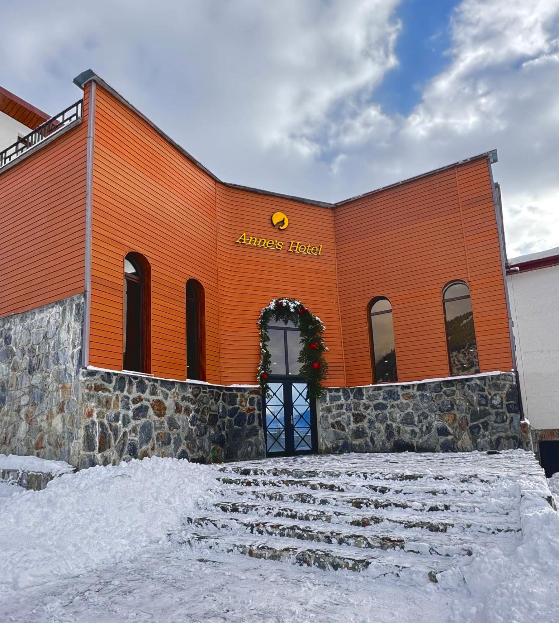Anne'S Hotel In Местія Екстер'єр фото